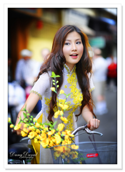 被隔壁邻居中出石原莉奈